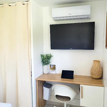 Simple Climatisee - Proche Tram & Centre Guest house